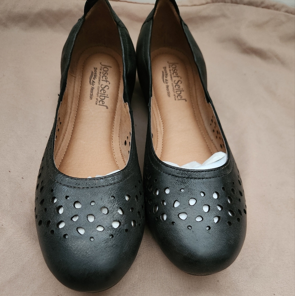Josef Seibel Women's Black Leather Shoes. New never worn